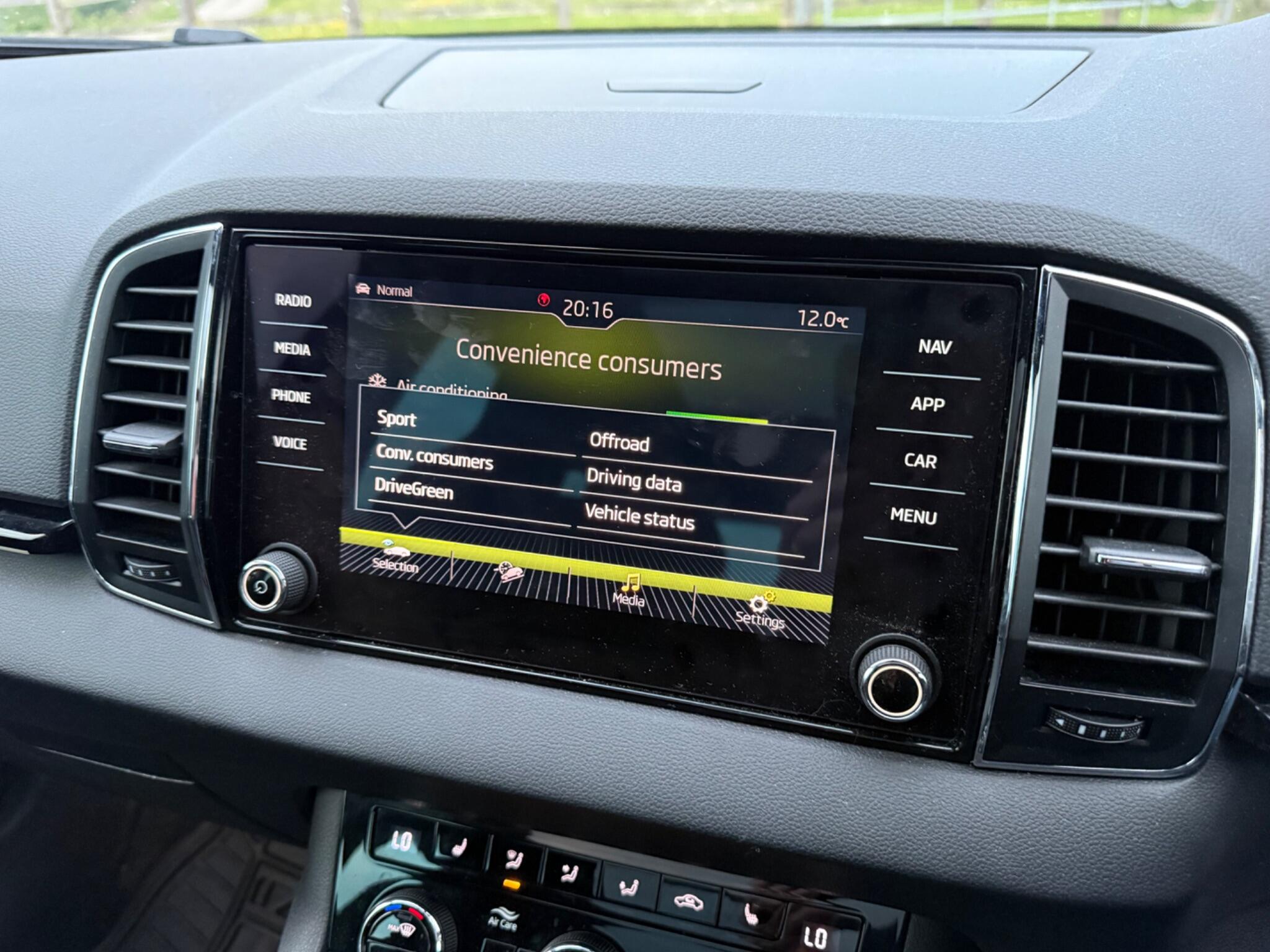Skoda Karoq 2.0 TSI SportLine DSG 4WD Euro 6 (s/s) 5dr — photo 95 of 112